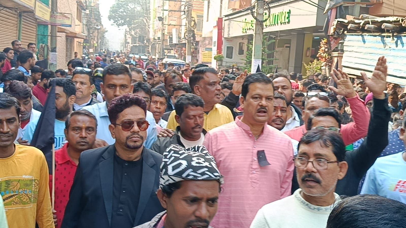 आज स्वर्गीय देवाशीष घटक की 18वीं पुण्यतिथि के अवसर पर आसनसोल के चेलीडंगाल इलाके में स्थित उनकी मूर्ति पर माल्यार्पण किया गया।
