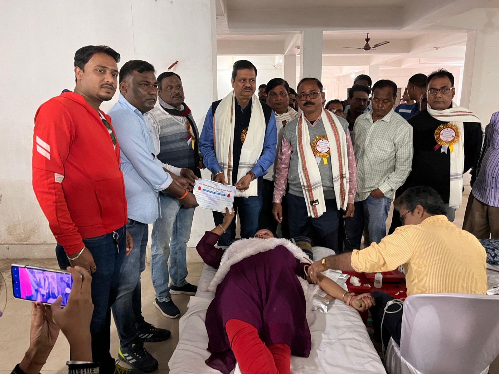 आसनसोल जिला अस्पताल में रक्त की कमी को देखते हुए आज आसनसोल के भगत पाड़ा इलाके में स्थित अमन संघ क्लब की तरफ से एक रक्तदान शिविर का आयोजन किया