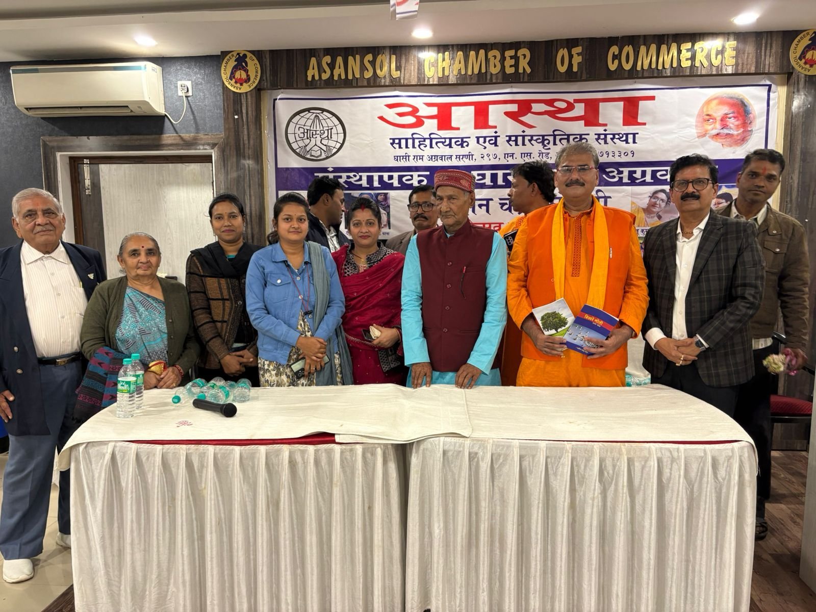 आस्था के तत्वाधान में आस्था के संयोजक श्री नवीन चंद्र सिंह के ७९ वें जन्मदिन पर भव्य साहित्य कार्यक्रम का आयोजन किया गया।