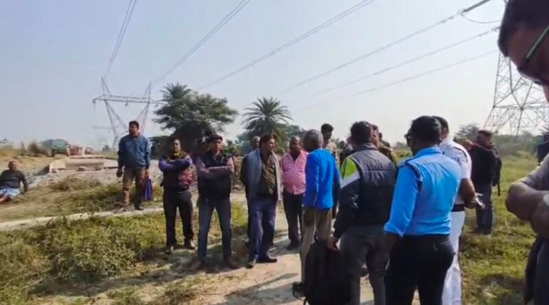প্রতিশ্রুতি রক্ষা করেনি অন্ডাল বিমানবন্দরের বি এ পি এল কর্তৃপক্ষ। প্রতিশ্রুতি ভঙ্গের দায়েই শনিবার অন্ডাল বিমানবন্দরের নবনির্মিত একটি রাস্তার কাজ আটকে বিক্ষোভে সামিল হল জমি দাতারা।
