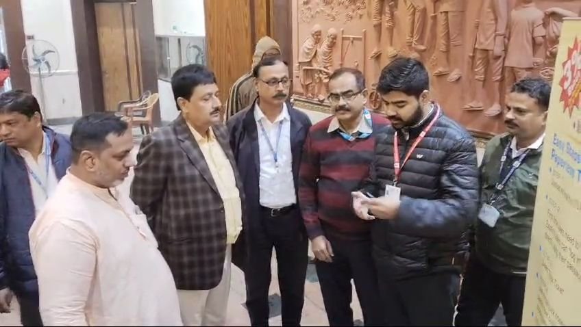 भारतीय रेलवे द्वारा यात्रियों की सुविधा के लिए लगातार कुछ ना कुछ नई पहल की जा रही है इसी क्रम में भारतीय रेलवे द्वारा गैर आरक्षित सीटों की बुकिंग के लिए एक नया ऐप शुरू किया गया है