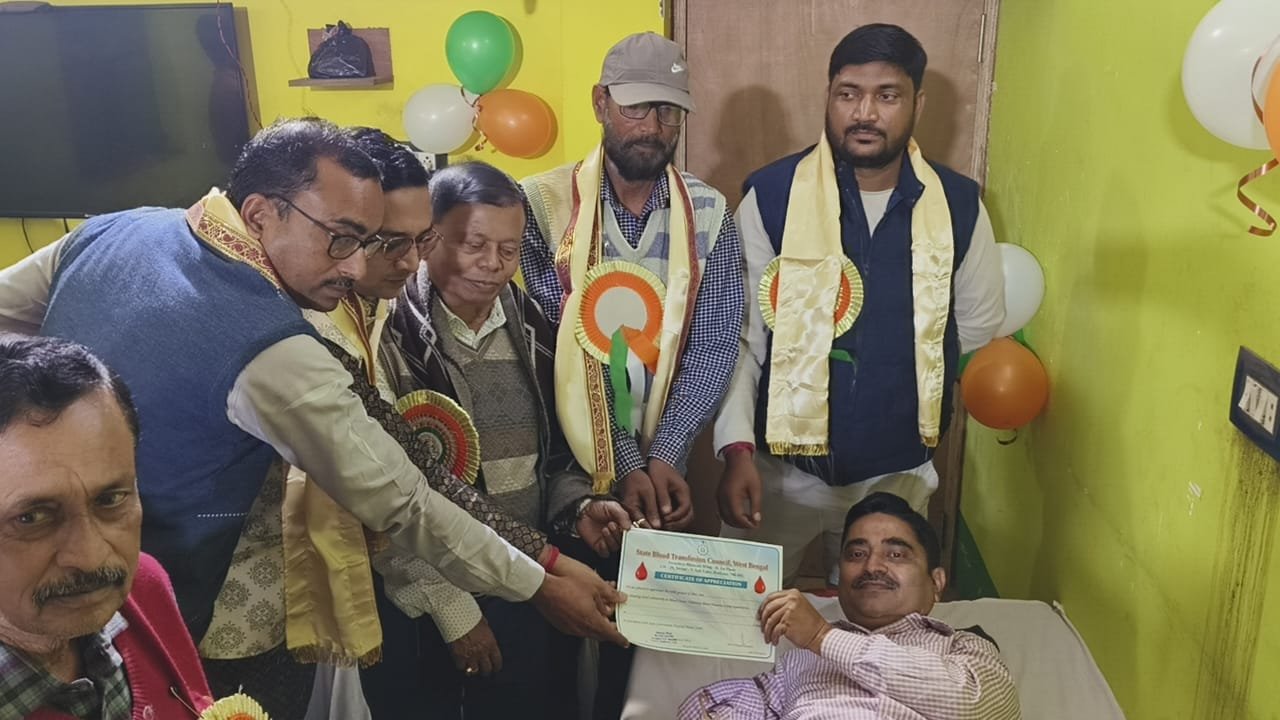 खांद्रा पार्टी ऑफिस में तृणमूल कांग्रेस की और से रक्तदान सिवीर का आयोजन।