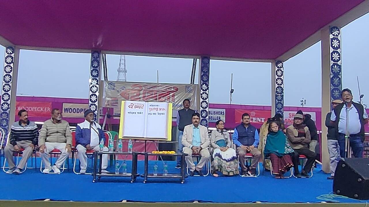 ৪১ তম বইমেলার শ্রীবৃদ্ধি কামনা করলেন আসানসোল পৌরনিগমের ডেপুটি মেয়র অভিজিৎ ঘটক।