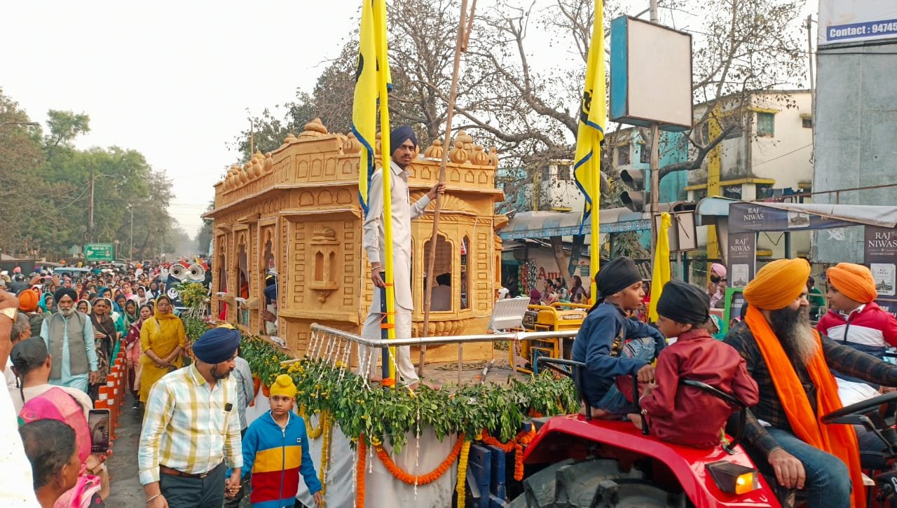 गुरु गोविंद सिंह जी के प्रकाशोत्सव पर निकाला गया भव्य नगर कीर्तन