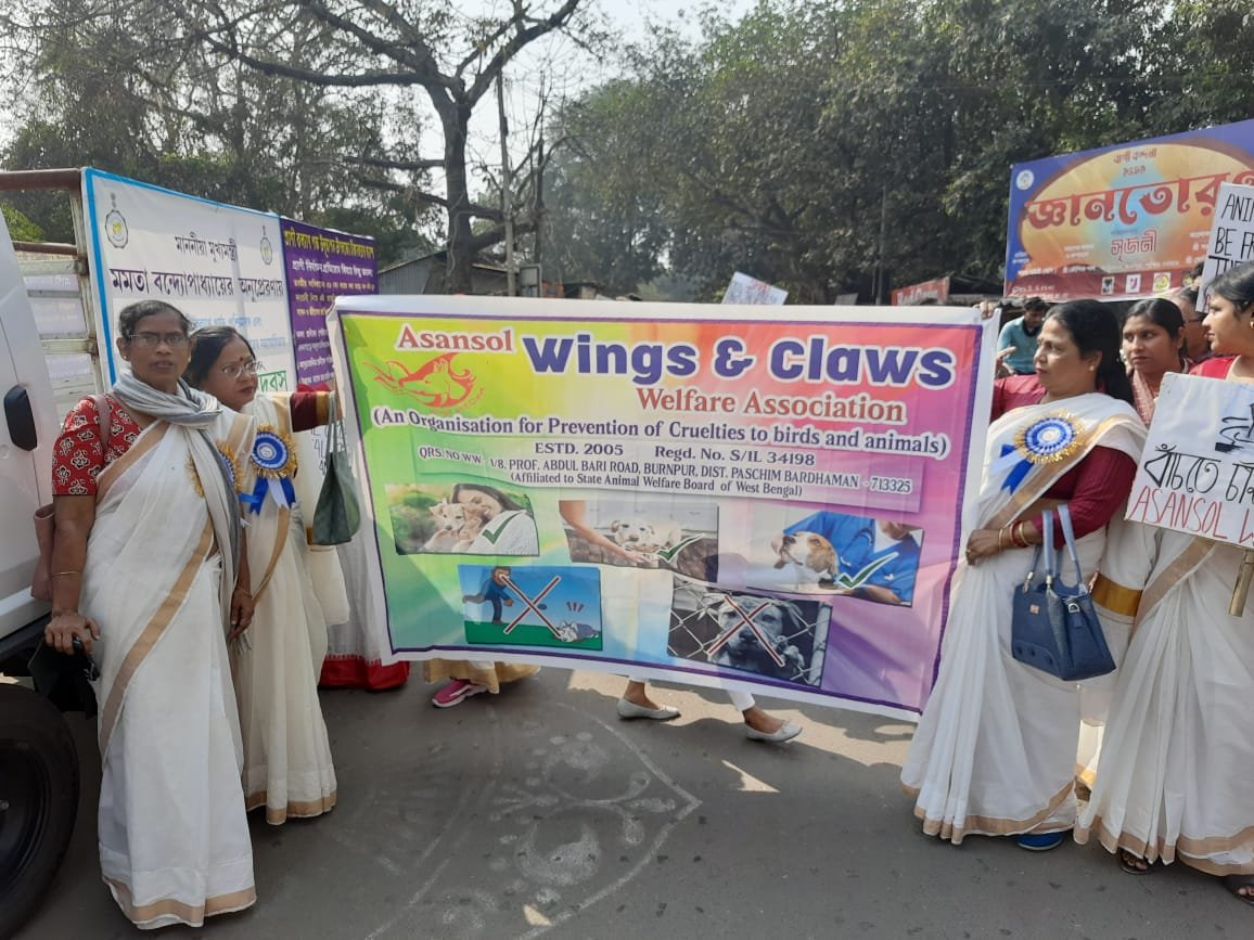 आसनसोल विंग्स एंड क्लास की तरफ से बर्नपुर के पुराना हाट बारी मैदान में एक का कार्यक्रम का आयोजन किया