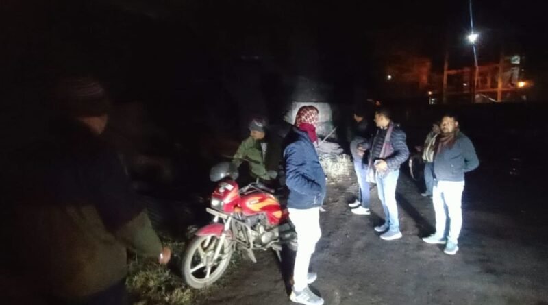 रानीगंज के मंगलपुर औद्योगिक क्षेत्र में धनबाद फ्यूल नामक स्पंज आयरन फैक्ट्री की दीवार गिरने से इलाके में दहशत फैल गयी।