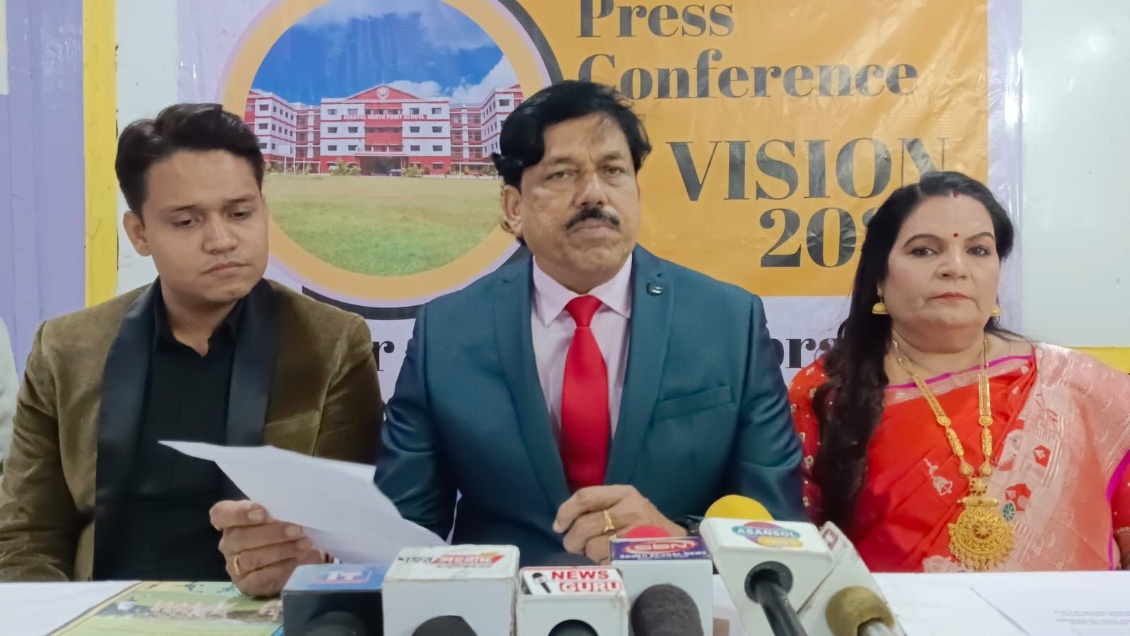 स्वामी विवेकानंद की जयंती तथा स्कूल के 25वें स्थापना दिवस के मौके पर किया गया सांस्कृतिक कार्यक्रम और सम्मान समारोह