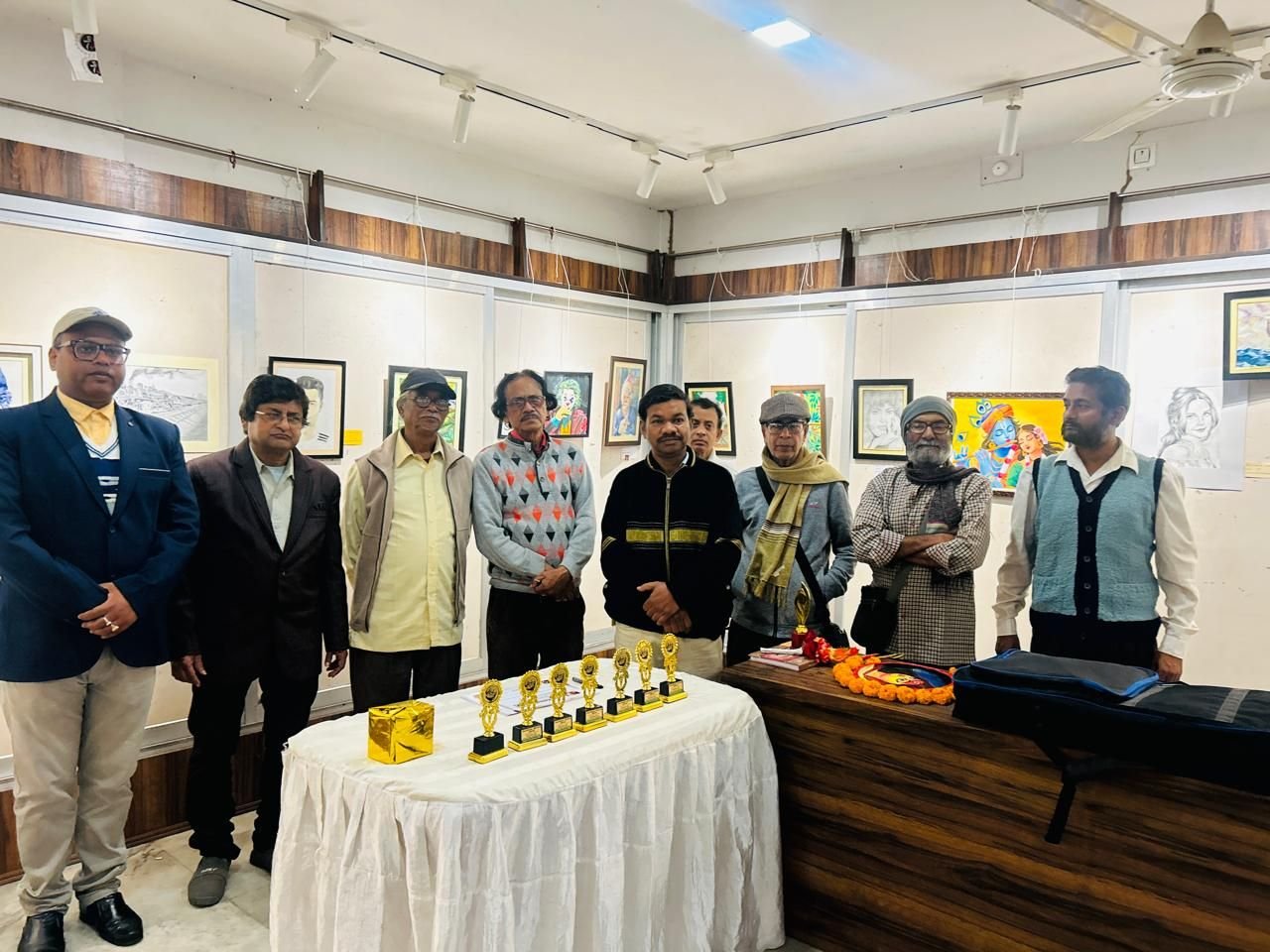 कलांगन नामक कलाकारों की संस्था की तरफ से संस्था के 10 साल पूरे होने के अवसर पर एक एग्जीबिशन का आयोजन किया गया
