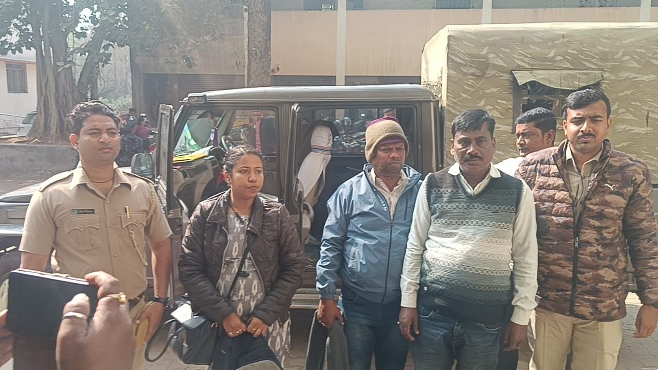 मैरेज हॉल में वन विभाग का छापा, हिरण के सींग और पैंगोलिक छिलके समेत झारखंड के 2 गिरफ्तार