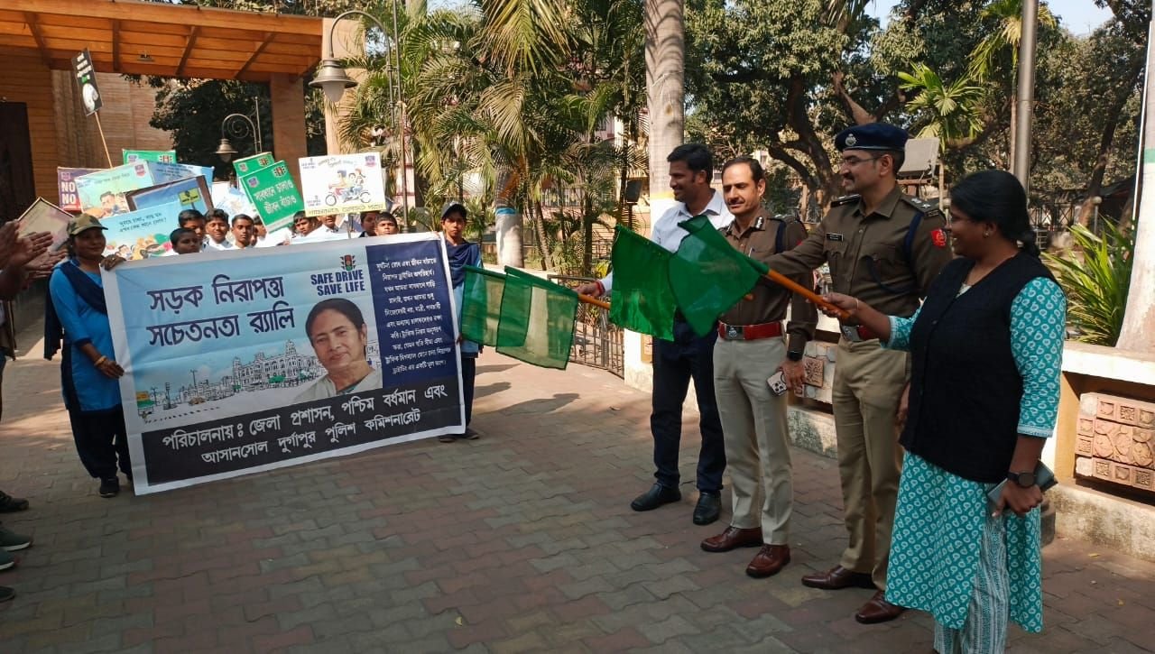 ट्रैफिक जागरूकता को बढ़ाने के लिए पश्चिम बंगाल सरकार की तरफ से सेफ ड्राइव सेव लाइफ नाम से परियोजना शुरू की गई है