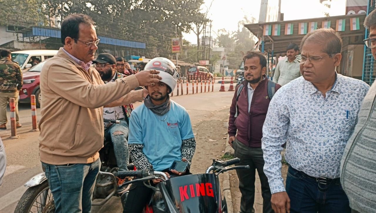 जिला प्रशासन और आरटीओ द्वारा सड़क सुरक्षा सप्ताह को लेकर चलाया गया जागरुकता अभियान