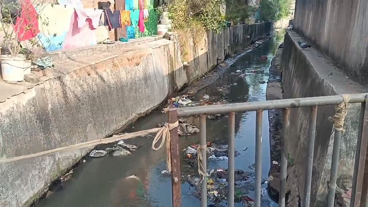आसनसोल नगर निगम की तरफ से निगम क्षेत्र में नागरिक सुविधाओं को बेहतर करने का प्रयास किया जा रहा है चाहे वह रास्ते हो या स्ट्रीट लाइट या निकासी व्यवस्था