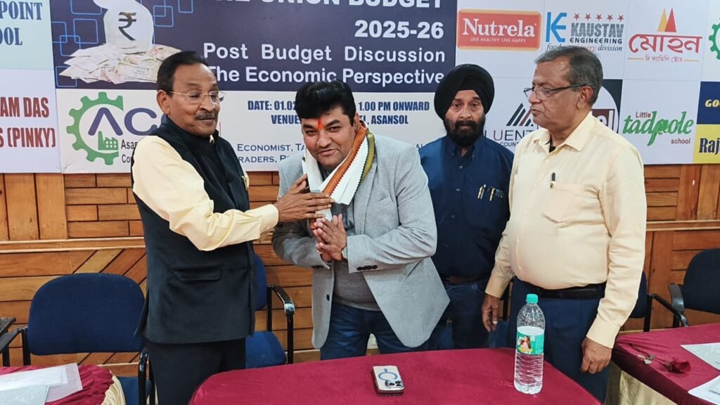 आसनसोल चेंबर ऑफ कॉमर्स एंड इंडस्ट्रीज की सदस्यता लेने पर कृष्णा प्रसाद को की गई सम्मानित