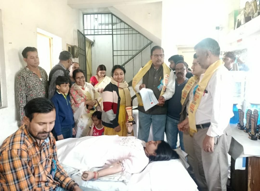 আসানসোলে অভিনব উদ্যোগ / মেয়ের জন্মদিনে রক্তদান শিবিরের আয়োজনে বাবা, পাশে পাড়ার ক্লাব
