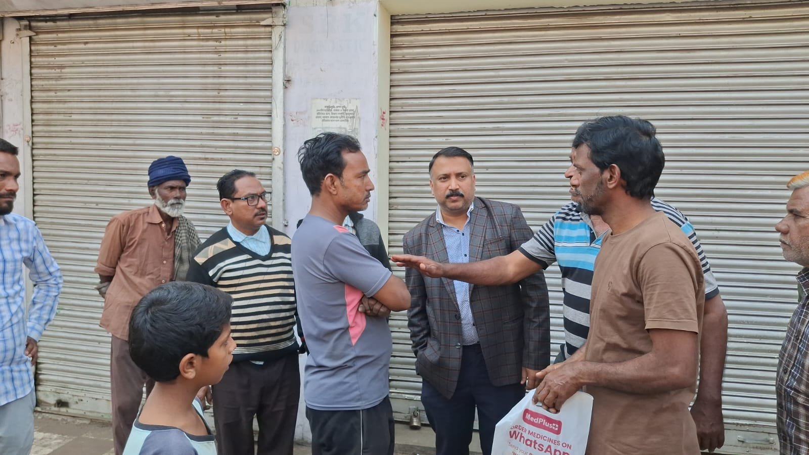 মারধরের ভিডিওর পরে টাকা চাওয়ার অডিও ভাইরাল / কাঠগড়ায় তৃনমুল কংগ্রেসের কাউন্সিলার ও তার ভাই / রেশন ডিলারকে হেনস্তার প্রতিবাদে কুলটিতে ধর্মঘট