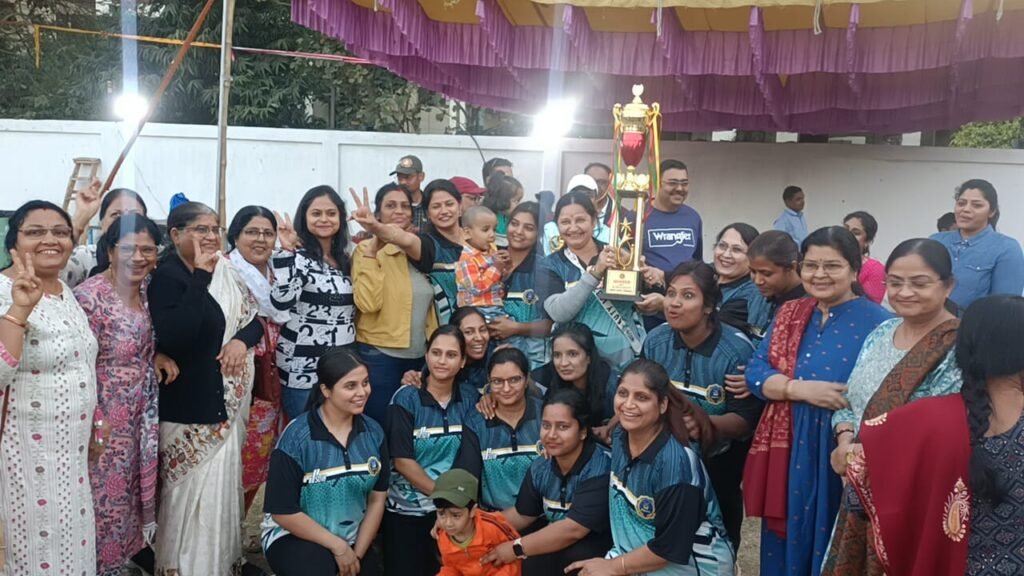 কুমারপুরের যুব সংঘ ময়দানে আজ অনুষ্ঠিত হলো জেনেক্স এক্সটিকা ও সৃষ্টি নগরের মধ্যে এক বন্ধুত্বপূর্ণ মহিলা ক্রিকেট প্রতিযোগিতা