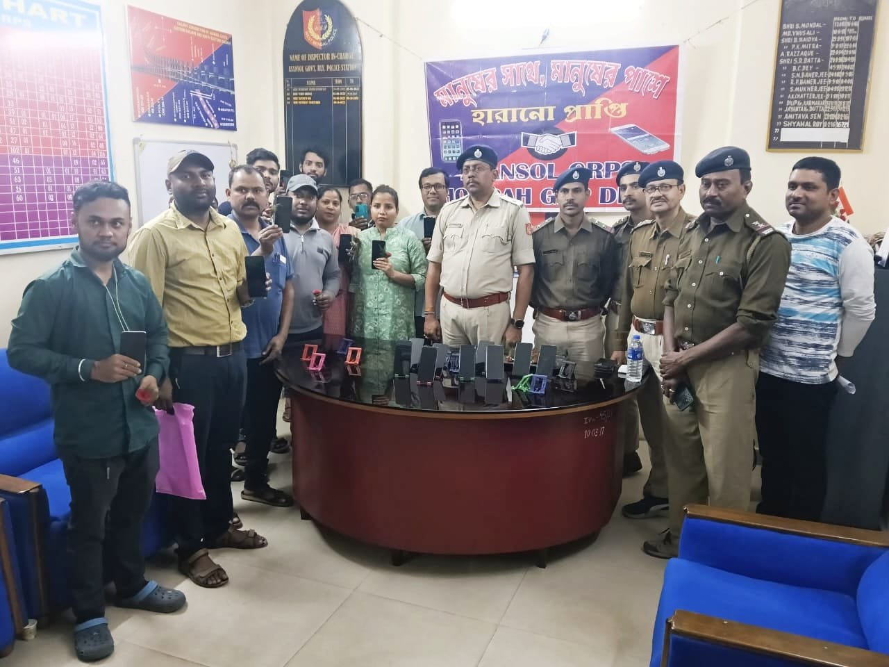 आसनसोल जीआरपी ने 40 ऐसे लोगों के मोबाइल बरामद कर उनको सौंपे दिए।