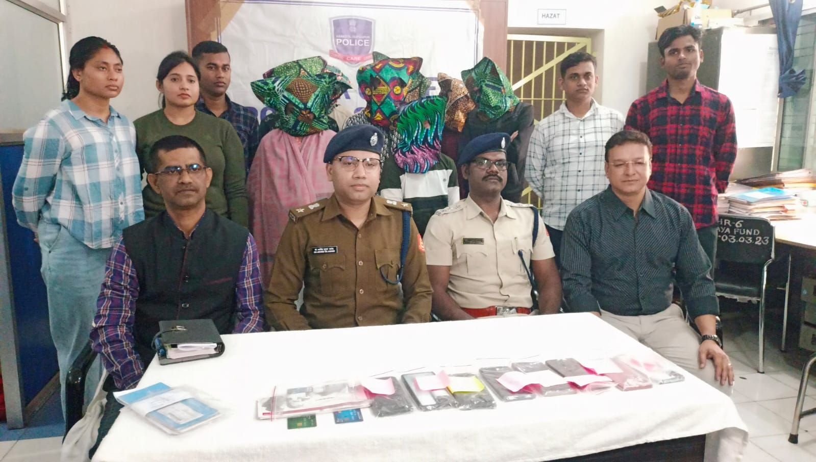 আসানসোলে প্রথম ডিজিটাল এ্যারেস্টের ঘটনায় সাফল্য সাইবার থানার / ভয় দেখিয়ে ১ কোটি ৩ লক্ষ টাকা প্রতারণার অভিযোগ, ধৃত এক মহিলা সহ ৯ জন