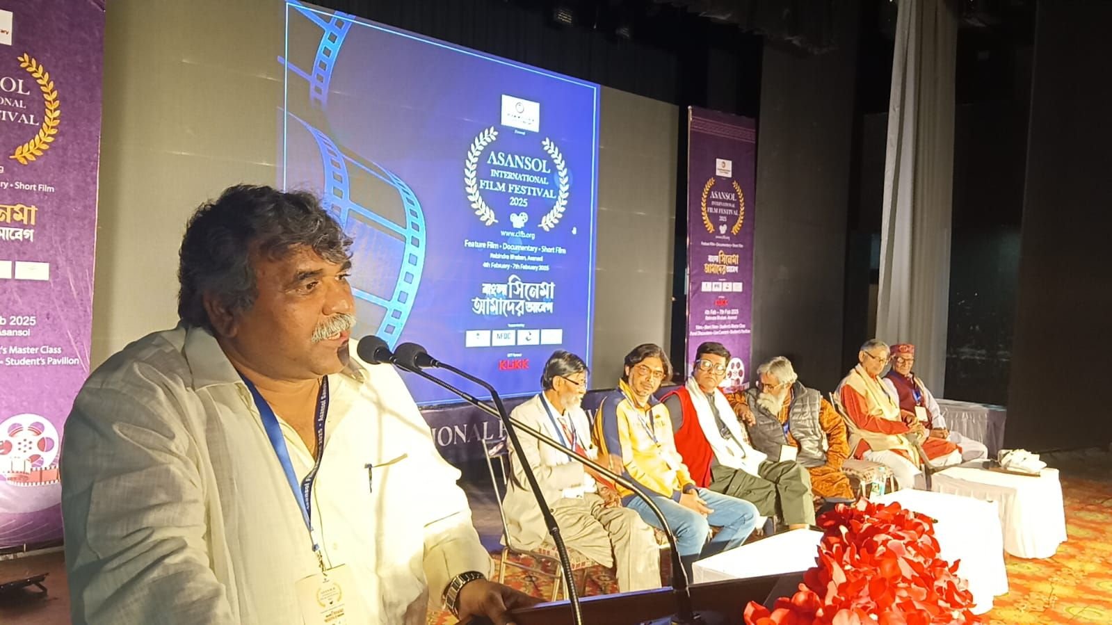 बंगाल कल्चरल एंड लिटरेरी फोरम द्वारा आज से आसनसोल के रविंद्र भवन में अंतरराष्ट्रीय फिल्म फेस्टिवल का आयोजन किया गया। आज से इंटरनेशनल फिल्म फेस्टिवल की शुरुआत हुई