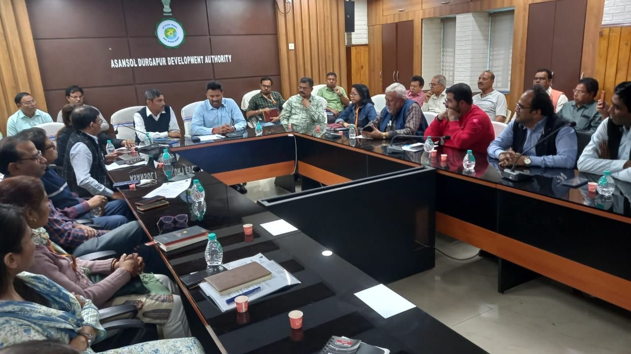 पश्चिम बर्धमान जिले में सिलिकोसिस की बीमारी की रोकथाम के लिए पश्चिम वर्धमान जिला शासक एस पोन्नाबलम की अध्यक्षता में आज जिला शासक कार्यालय में एक महत्वपूर्ण बैठक हुई
