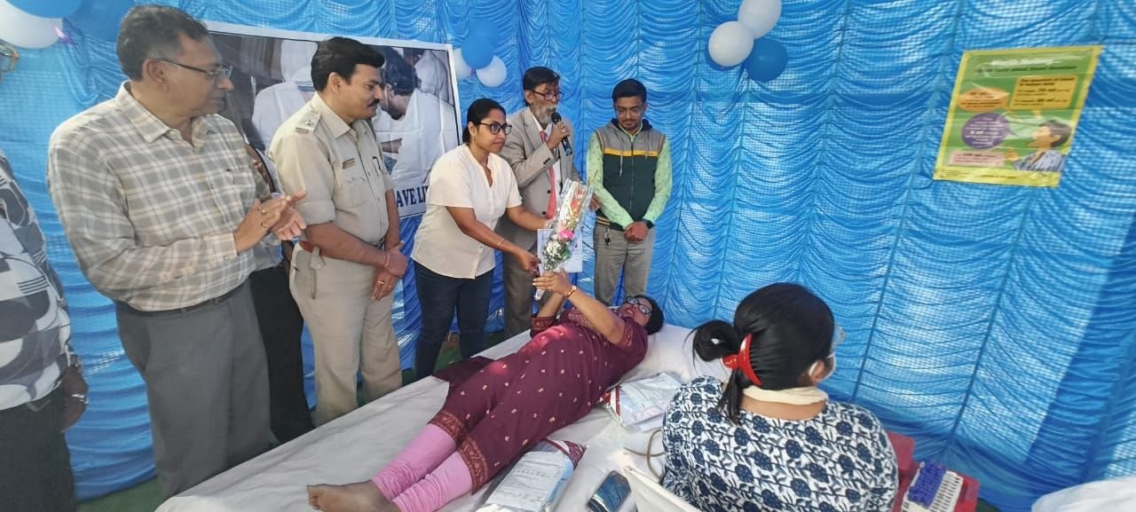 ভ্যালেন্টাইন্স ডে ” উপলক্ষে হিরাপুর থানায় রক্তদান ও চক্ষু পরীক্ষা শিবিরের আয়োজন বার্নপুর,