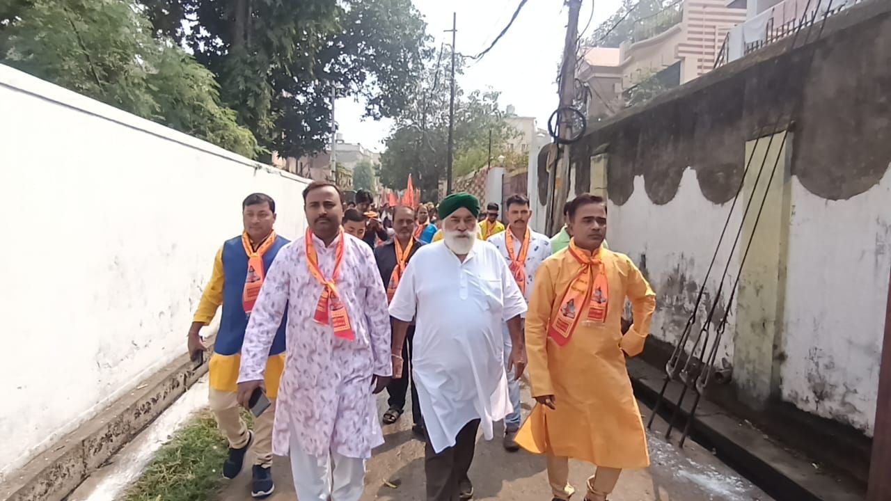 आसनसोल नगर निगम के 41 नंबर वार्ड अंतर्गत मुर्गसोल के कर्मी छठ घाट श्री श्री बाबा विश्वनाथ मंदिर में शिवलिंग प्राण प्रतिष्ठा पर तीन दिवसीय कार्यक्रम का आरंभ हुआ ।