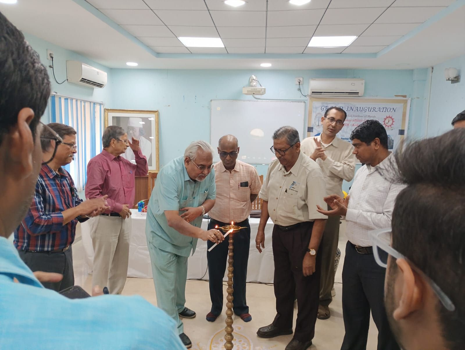 इंडियन इंस्टीट्यूट आफ मेटल के कोलकाता के स्टूडेंट चैप्टर का यहां पर उद्घाटन हो रहा है उन्होंने कहा कि इससे छात्रों को काफी सुविधा होगी सेमिनार