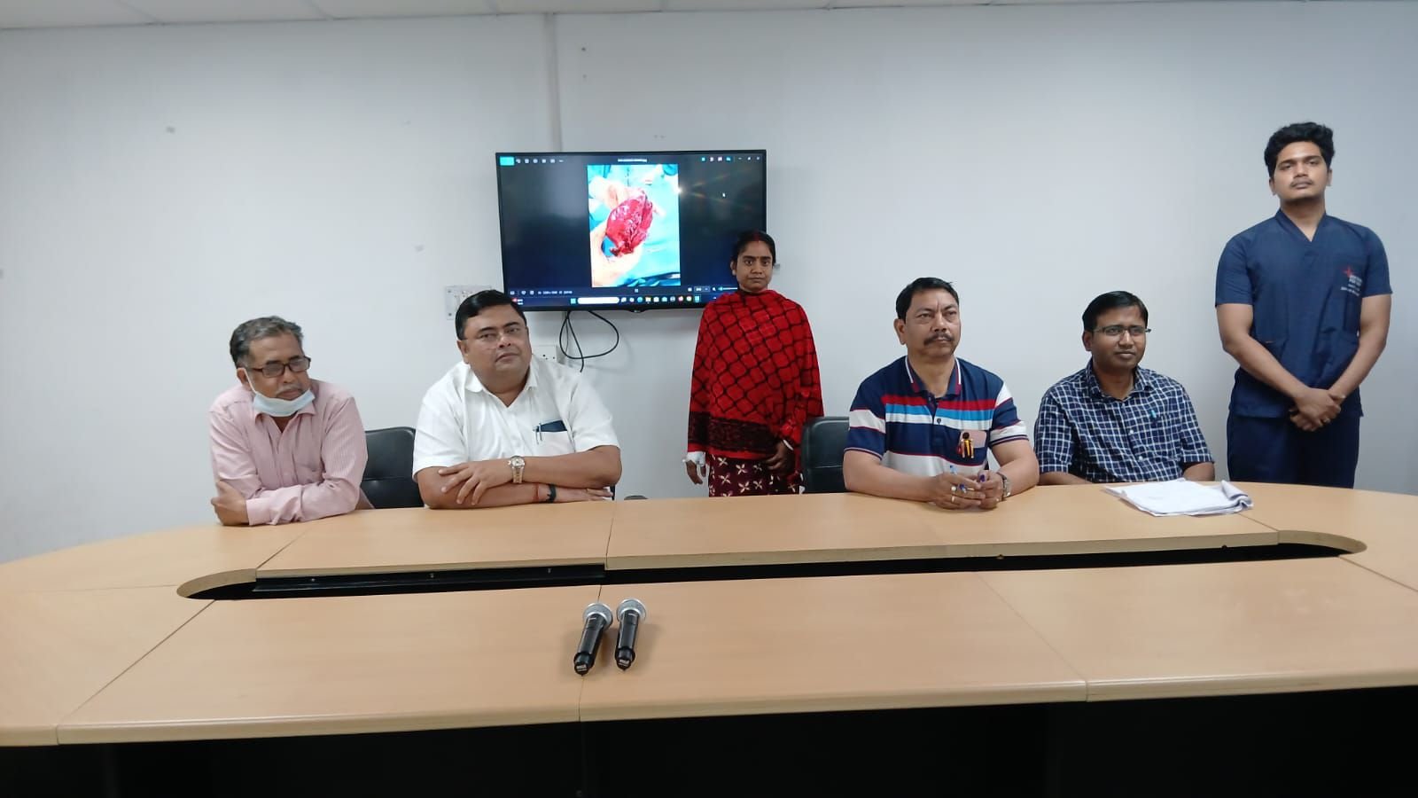 आसनसोल जिला अस्पताल में लगातार पिछले कुछ समय से ऐसे कई मुश्किल और जटिल ऑपरेशंस किए गए हैं जो इससे पहले सोचा भी नहीं गया था कि आसनसोल जिला अस्पताल में किया जा सकता है।