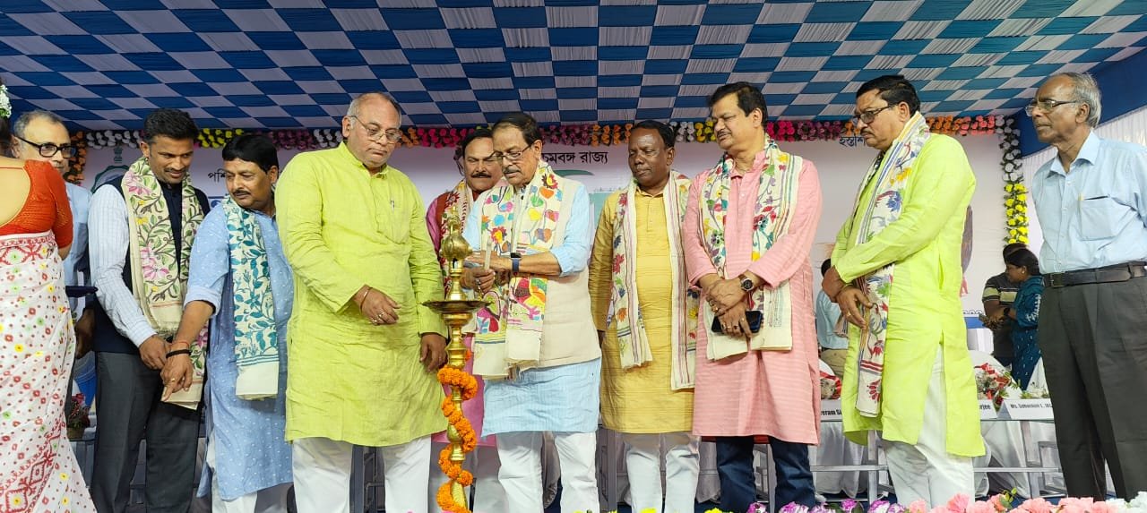 আসানসোলে শুরু পশ্চিমবঙ্গ রাজ্য হস্তশিল্প মেলা / প্রতি জেলায় তৈরি হবে একটি করে মার্কেটঃ মন্ত্রী চন্দ্রনাথ সিনহা………