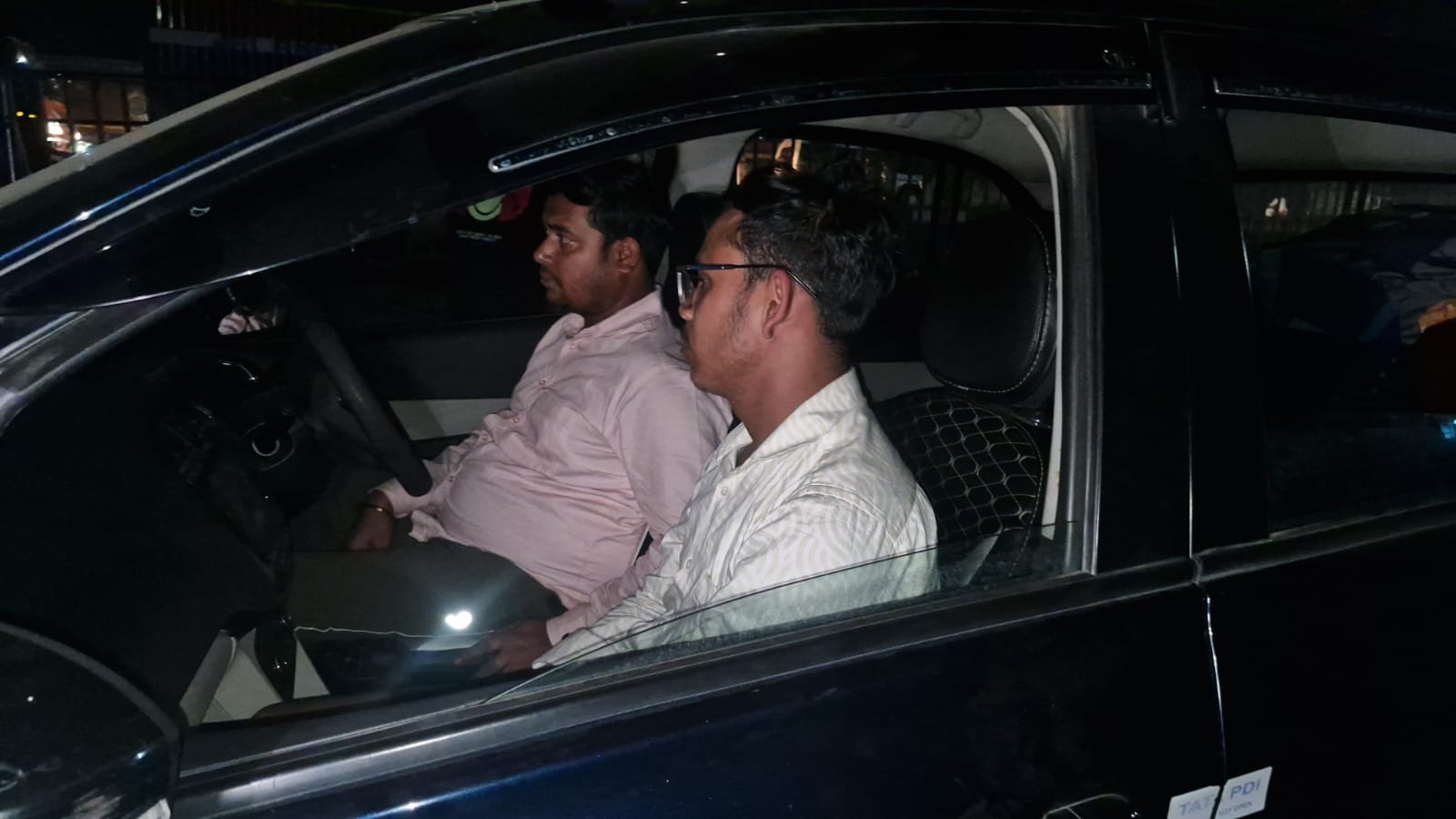 कल रात आसनसोल के कल्ला मोड़ इलाके में एक गाड़ी से फर्जी लॉटरी की टिकट बरामद किया गया। ६ लोग गिरफ्तार