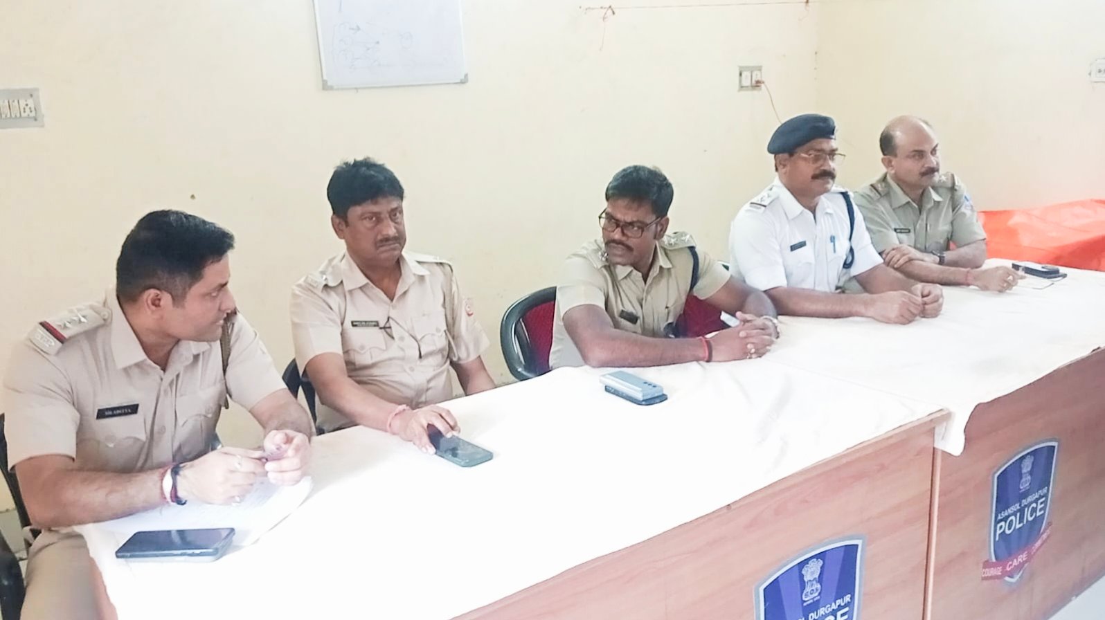 आने वाले होली के त्यौहार को देखते हुए आज जहांगीरी मोहल्ला पुलिस चौकी में एक शांति बैठक का आयोजन किया गया इससे शांति बैठक