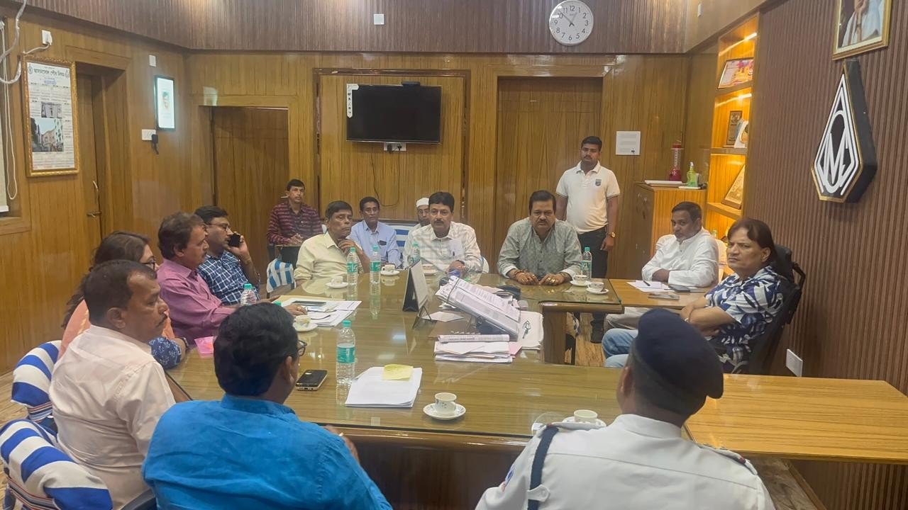 आसनसोल नगर निगम में आज सभी एमएमआईसी की एकबैठक हुई इस बैठक में आने वाले गर्मी के मौसम में पानी की आपूर्ति को लेकर चर्चा हुई