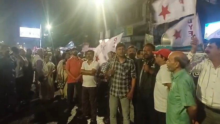 2016 के एसएससी पैनल को सुप्रीम कोर्ट द्वारा हाल हीमें खारिज कर दिया गया था इसे लेकर शिक्षकों द्वारा लगातार  प्रदर्शन किया जा रहा है।