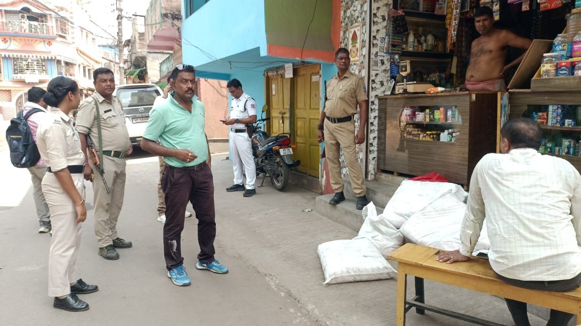 নামী কোম্পানির নকল নুন ধরতে অভিযান / বার্নপুরের দোকানে এনফোর্সমেন্ট ব্রাঞ্চের হানা………. বার্নপুর, ২১ এপ্রিলঃ
