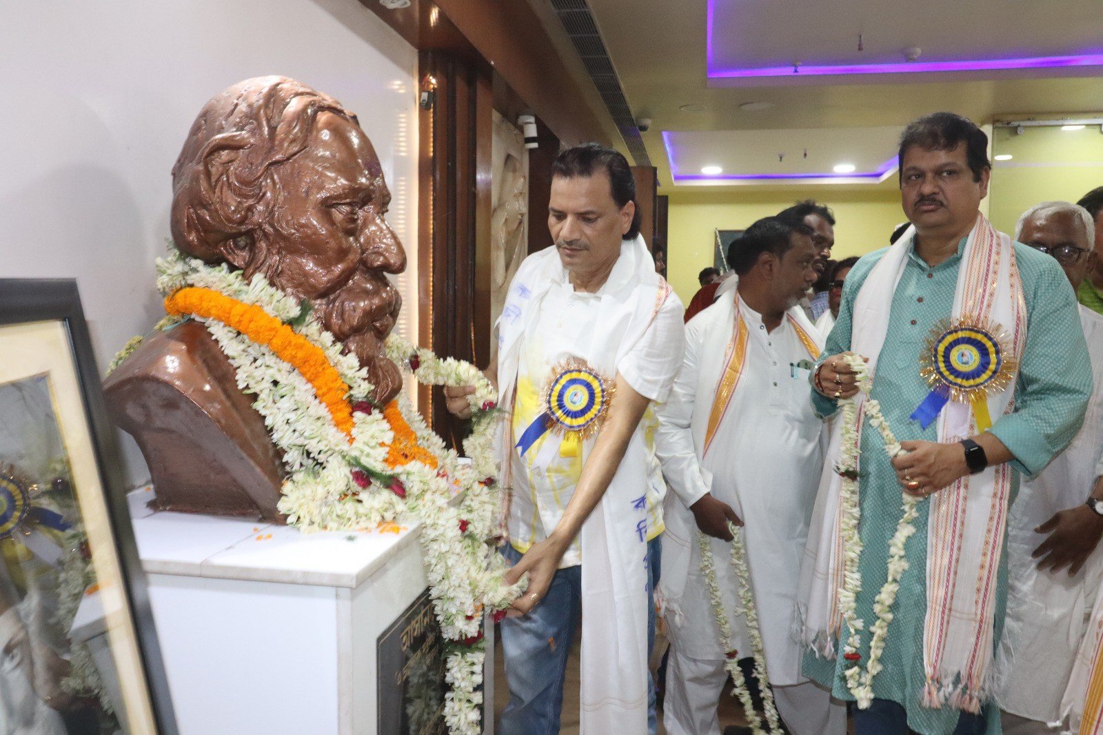 आसनसोल नगर निगम की तरफ से आज कविगुरु रविंद्र नाथ टैगोर की जयंती के अवसरपर रविंद्र भवन परिसर में एक कार्यक्रम का आयोजन किया गया
