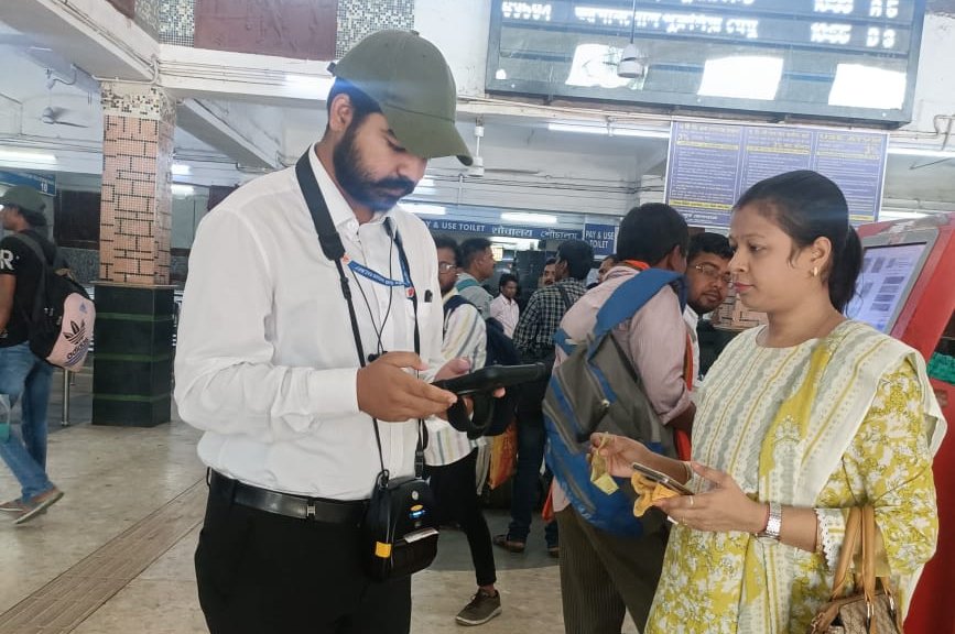 যাত্রীদের সুবিধা বৃদ্ধি/ আসানসোল স্টেশনে চালু ” মোবাইল আনরিজার্ভড টিকিটিং সিস্টেম” ………….আসানসোল,