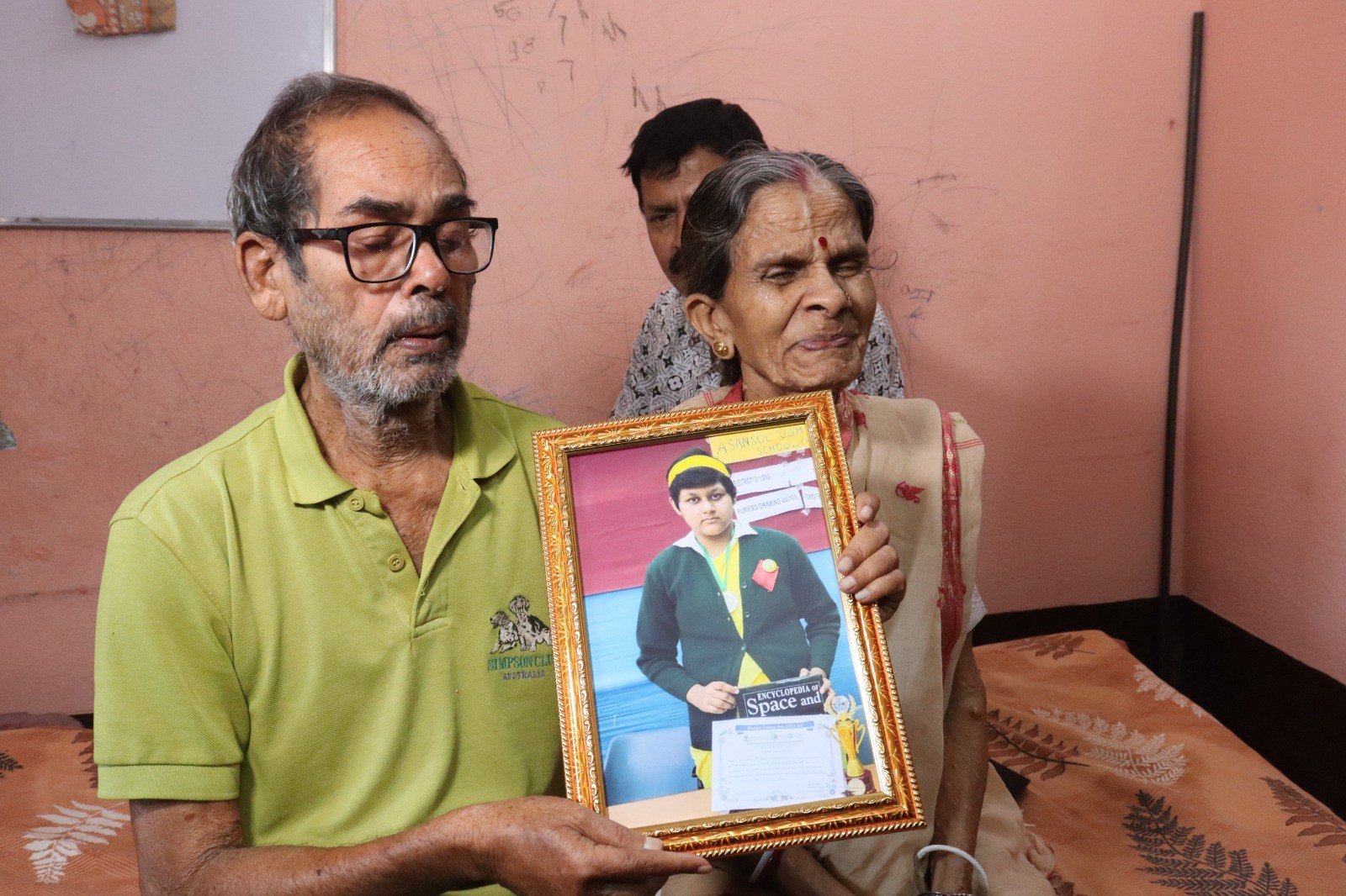 শোকের ছায়া / মাত্র ১৭ দিন আগে অকাল মৃত্যু / মাধ্যমিকে স্কুলের সেরা আসানসোলের থৈবি…….. আসানসোল,