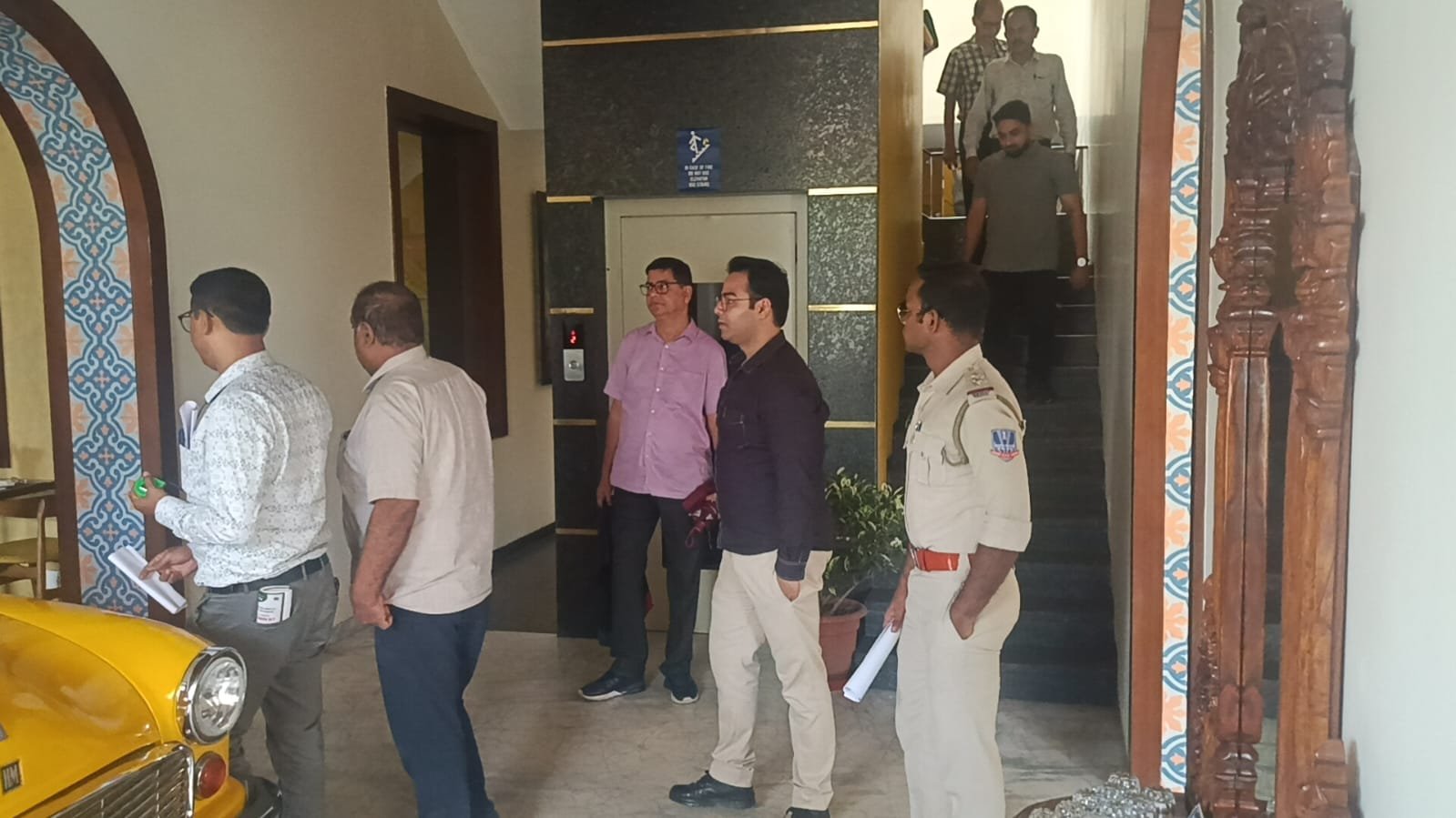 আসানসোল শহরে দুটি হোটেল পরিদর্শনে সরকারি আধিকারিকরা / শুরু রাজনৈতিক চাপানওতোর…………. আসানসোল, ২৫ জুনঃ