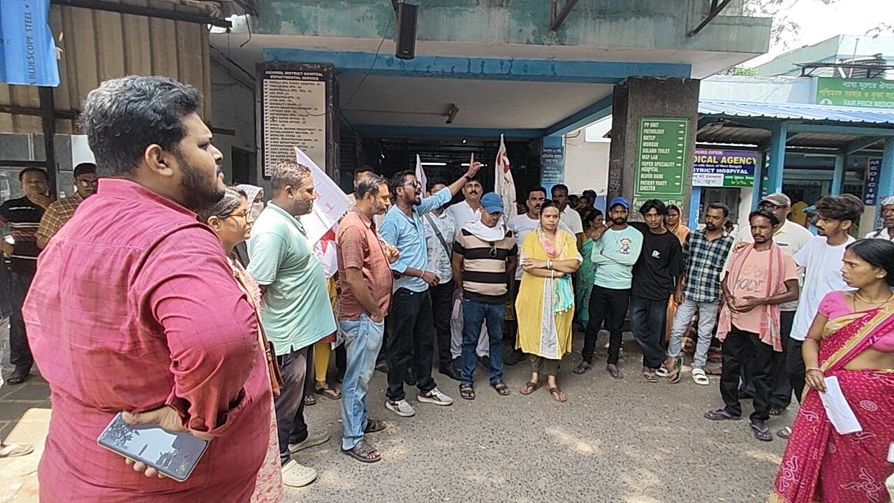 ৬ দফা দাবি / আসানসোল জেলা হাসপাতালের সুপারকে স্মারকলিপি ডিওয়াইএফআইয়ের আসানসোল,