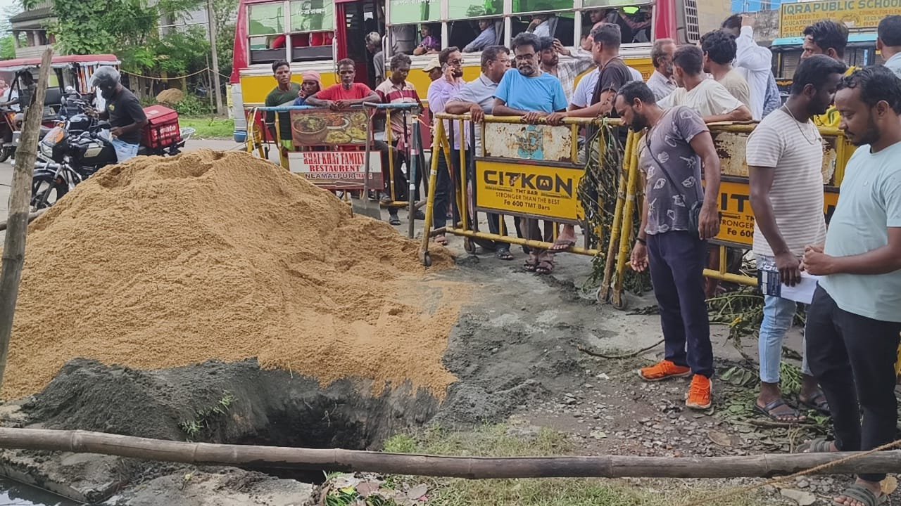 राष्ट्रीय राजमार्ग पर भु धसान के बाद अब जीटी रोड पर भी इस तरह की घटनाएं घट रहे हैं जिससे लोग बेहद आतंक में है।