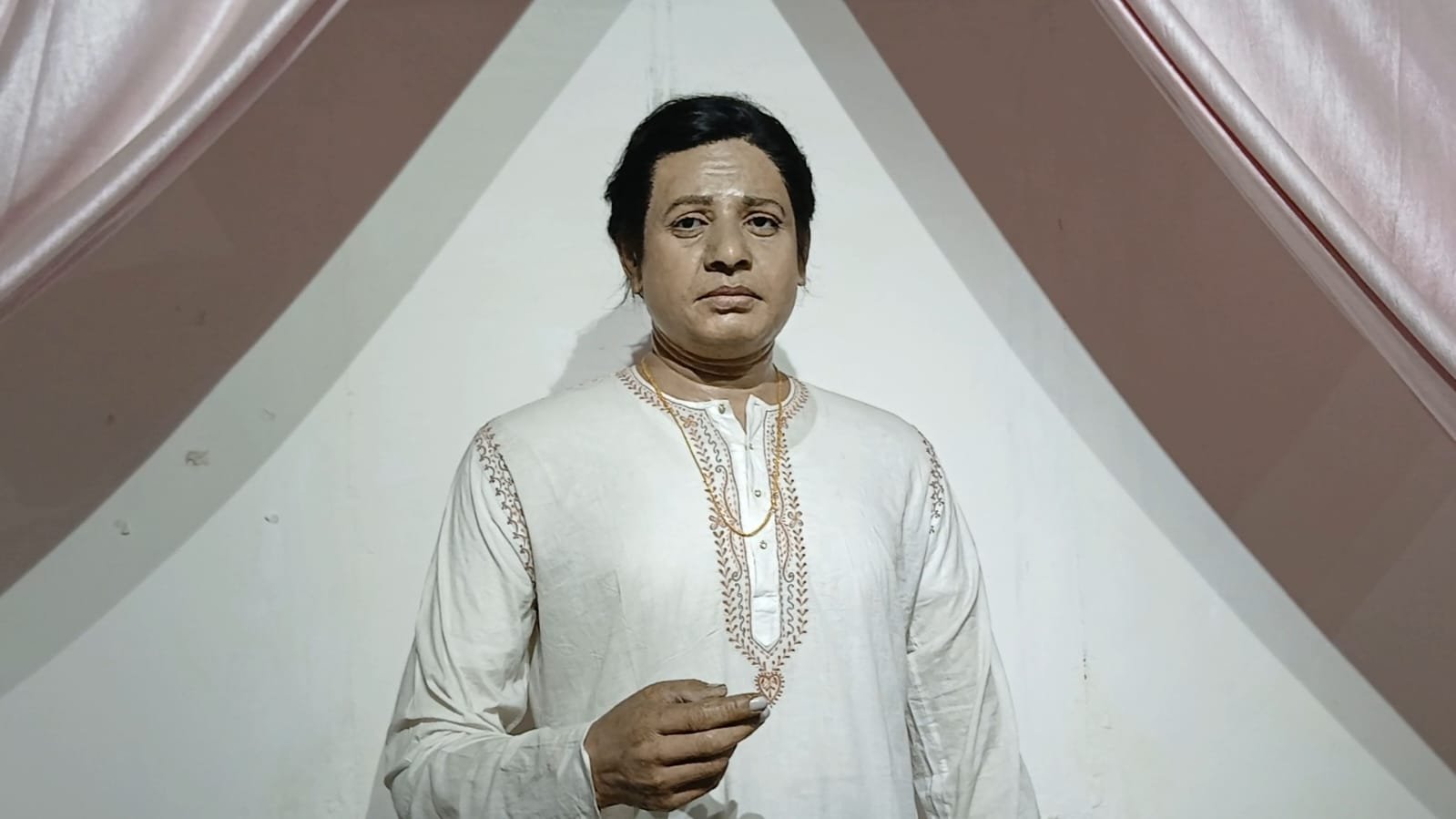 आज बांग्ला फिल्मों के महानायक उत्तम कुमार का जन्मदिन है उनकी जयंती मनाया गया हर्ष और उल्लास के साथ