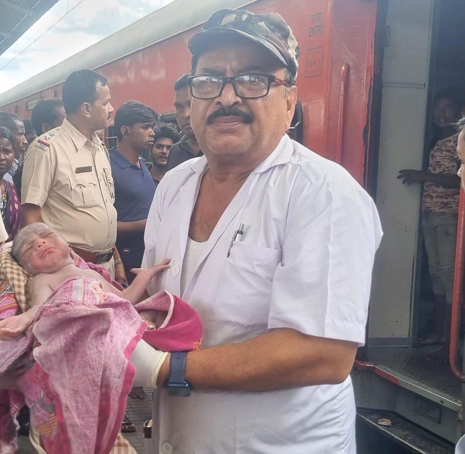 রেল ও বেসরকারি হাসপাতালের চিকিৎসকের তৎপরতা / আসানসোল স্টেশনে ট্রেনে প্রসূতির সন্তান প্রসব……… আসানসোল, ৪ সেপ্টেম্বরঃ