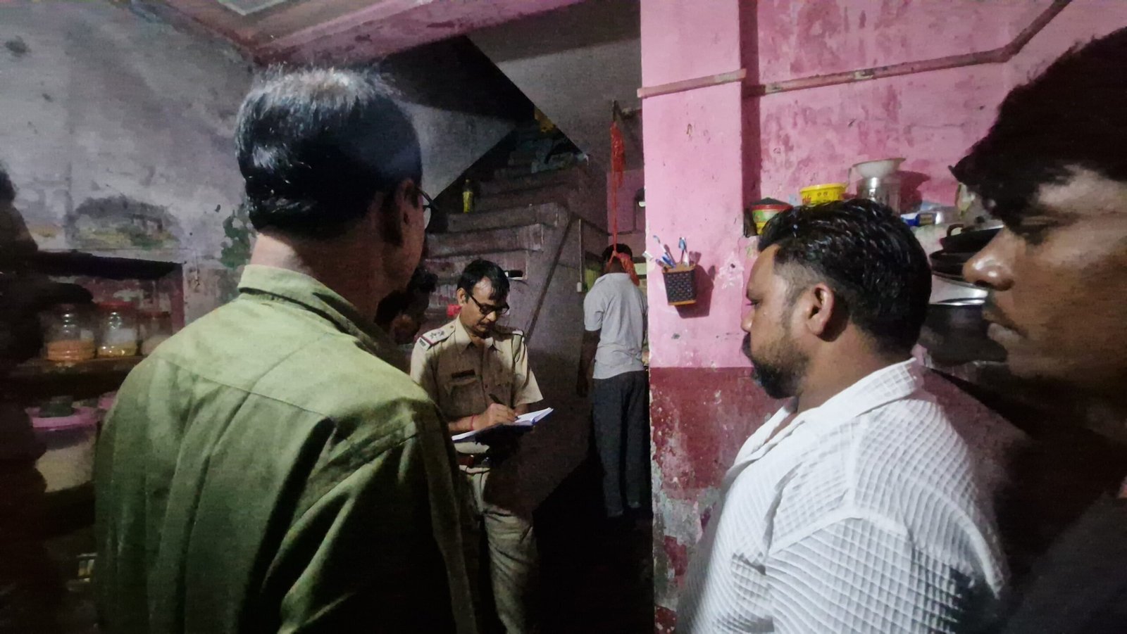 আসানসোলে বাড়ি থেকে যুবকের ঝুলন্ত দেহ উদ্ধার…….আসানসোল, ৪ সেপ্টেম্বরঃ
