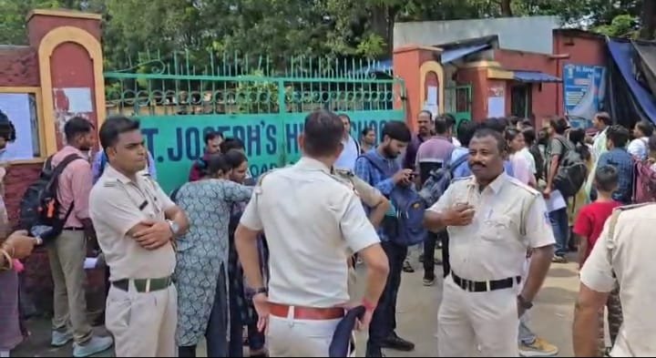 আসানসোলের ১৩ কেন্দ্রে প্রথম দিনের পরীক্ষা নির্বিঘ্নে / বিজেপি শাসিত রাজ্য থেকে বাংলায় এসএসসি দিতে চাকরিপ্রার্থীরা………… আসানসোল,৭ সেপ্টেম্বরঃ