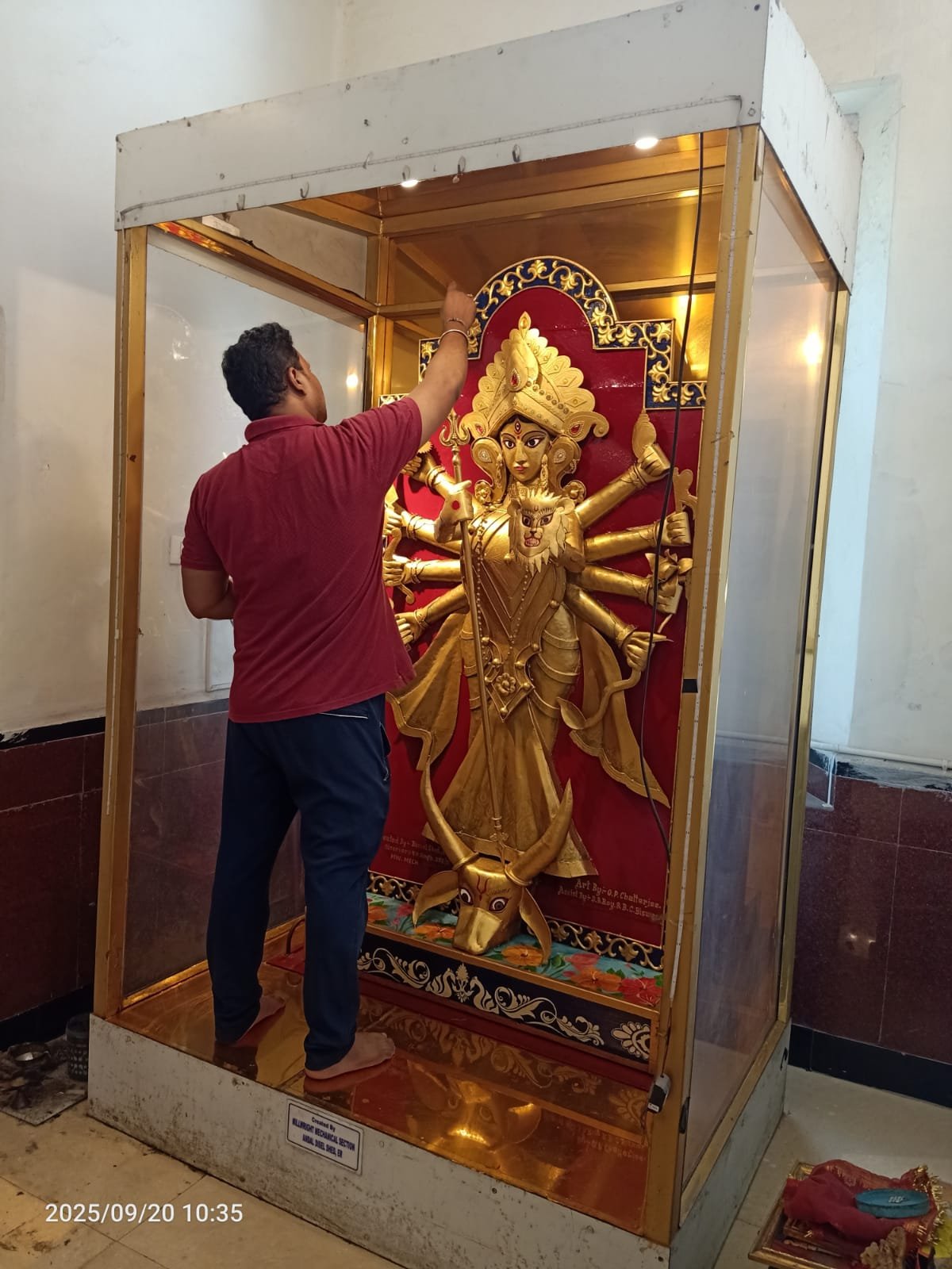 आसनसोल मंडल ने स्क्रैप आर्ट मॉडलों को पुनर्जीवित किया और दुर्गा पूजा के दौरान उत्सव स्पेशल ट्रेनों का सुचारू संचालन सुनिश्चित किया*