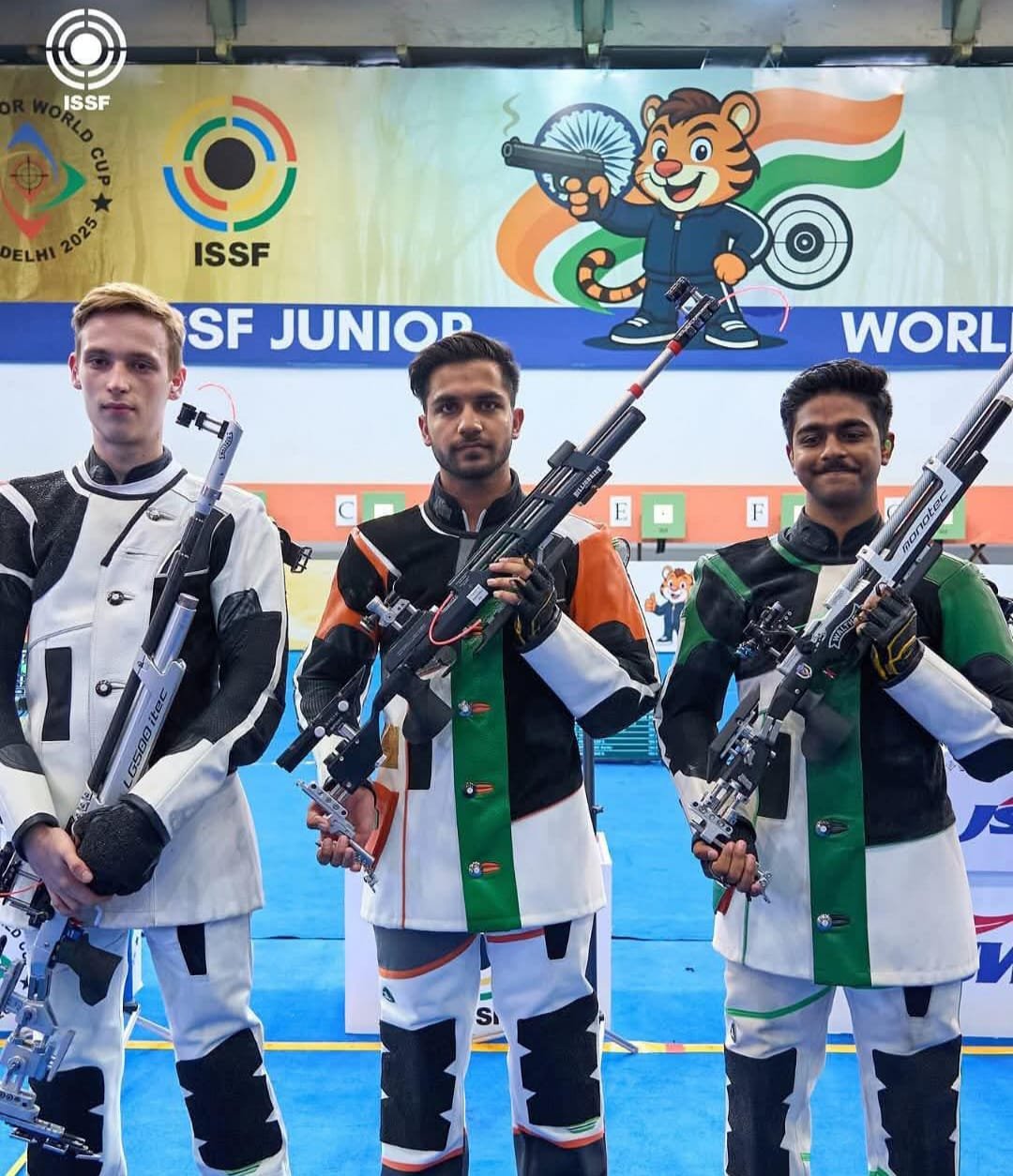 ISSF जूनियर विश्व कप 2025 : अभिनव ने जीता मेडल, Asansol में खुशी की लहर