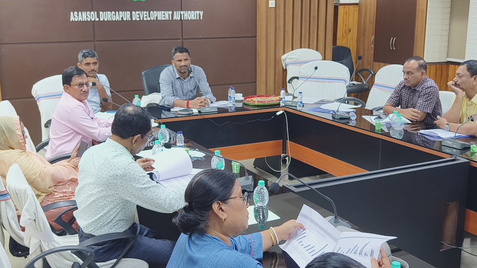 আসানসোলে স্বাস্থ্য দপ্তরের আধিকারিকদের সঙ্গে বৈঠকে পশ্চিম বর্ধমানের জেলাশাসক / একাধিক বিষয়ে আলোচনা………… আসানসোল, ২২ সেপ্টেম্বরঃ