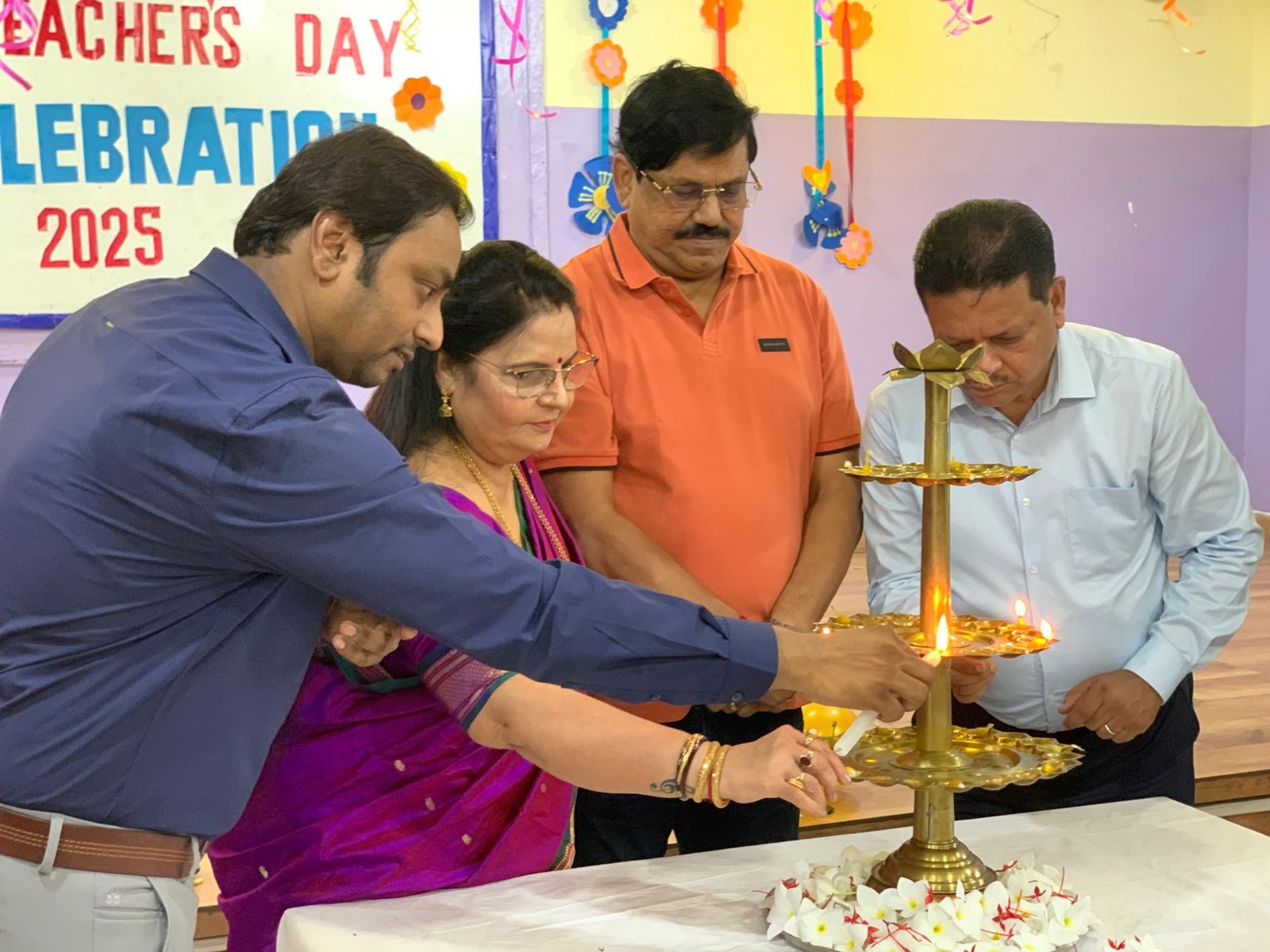 আসানসোল নর্থ পয়েন্ট স্কুলে শিক্ষক দিবস উদযাপন….………… আসানসোল, ৬ সেপ্টেম্বরঃ