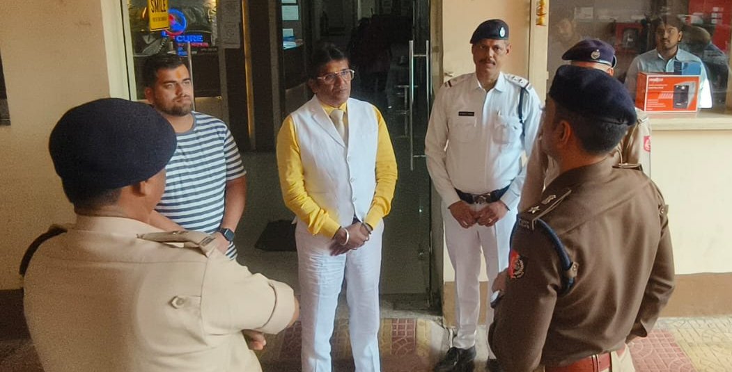 यात्री साथी ऐप को बढ़ावा देने और पांडवेश्वर के एक्सीडेंट एरिया को निरक्षण करने पहुंचे ट्रैफिक डीसीपी वीजी सतीश