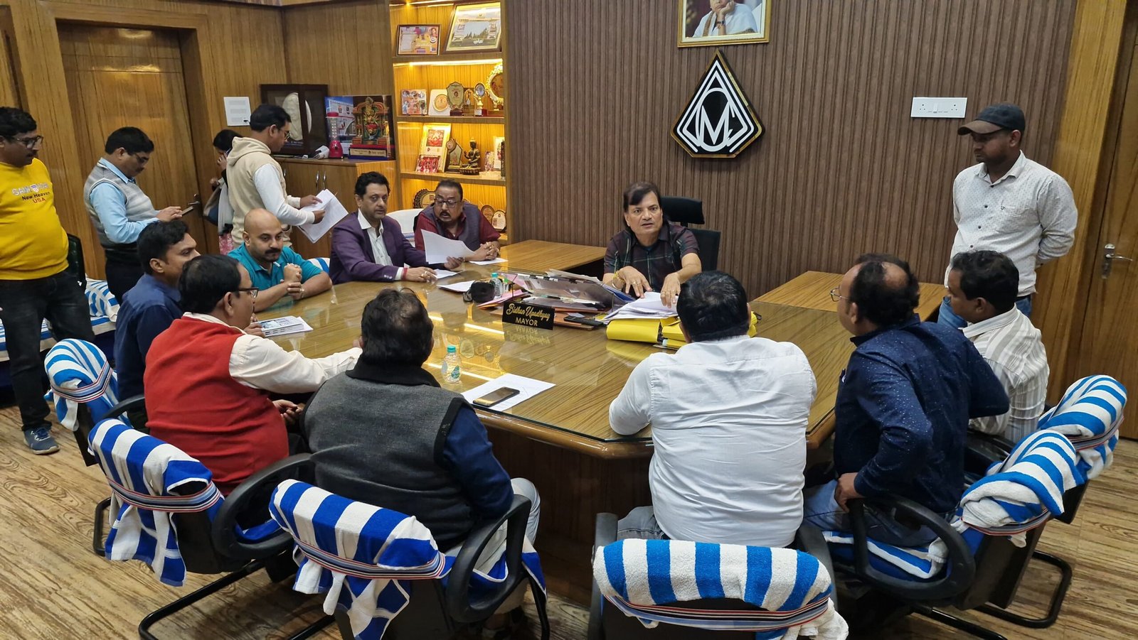 राजस्व बढ़ाने को लेकर मेयर ने सभी विभागों के अधिकारियों के साथ की बैठक